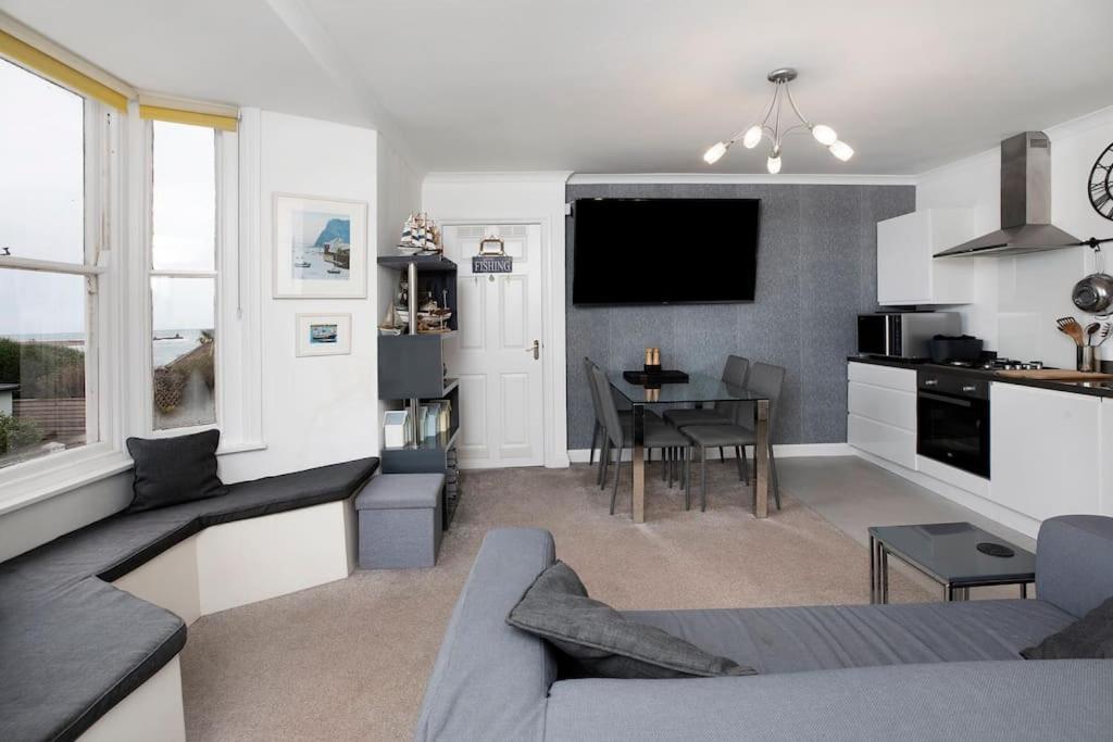 Beach Front Flat Shaldon With Parking Exteriör bild